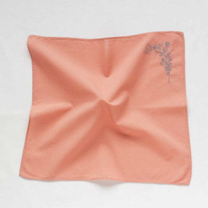 mouchoir en coton rose brodé fleurs demay