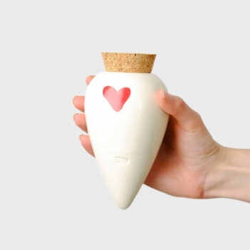 oya en terre cuite pepin blanche avec coeur rouge