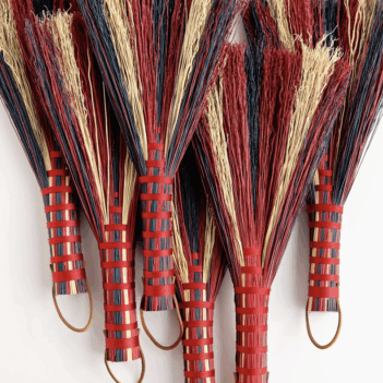 balayette paille de sorgho tressée colorée la balaiterie normandie