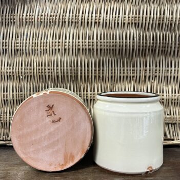 Petit pot en céramique fabriqué artisanalement et tourné à la main par la Poterie Dieulefit